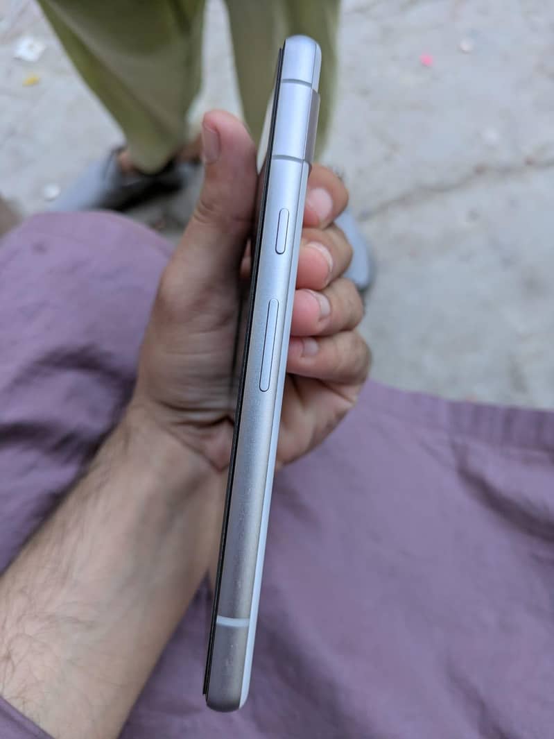 Google Pixel 7a 2