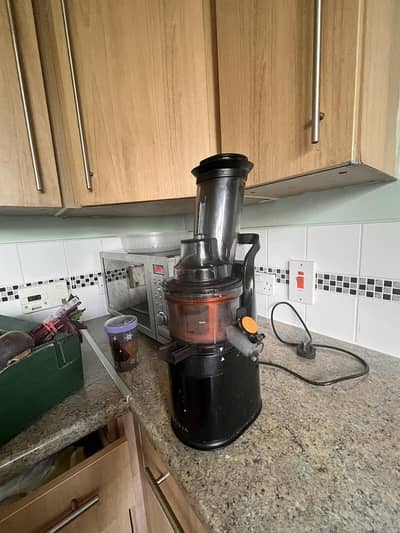 Fridja F1900 240W Whole Fruit Slow Masticating Juicer - Black