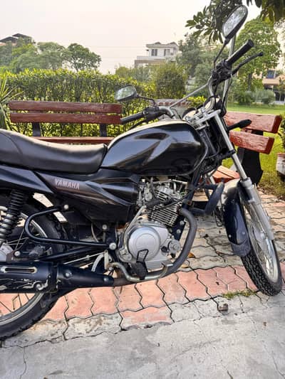 Yamaha ybr 125 / total genuine / 8400 km / very less used