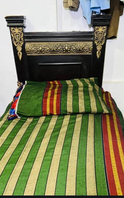 5 heavy Single Beds