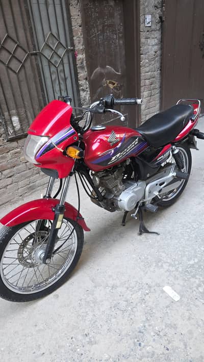 Honda 125 Deluxe Red Colour 2017 Modle