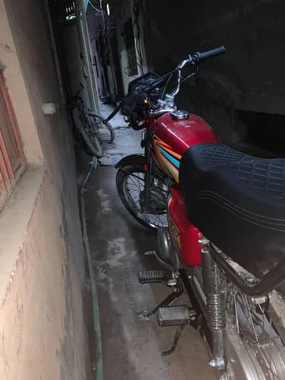 Honda 125 cc 10/10 only 1400