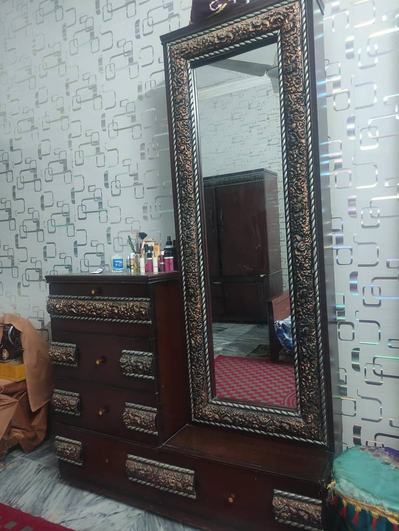 dressing table 0