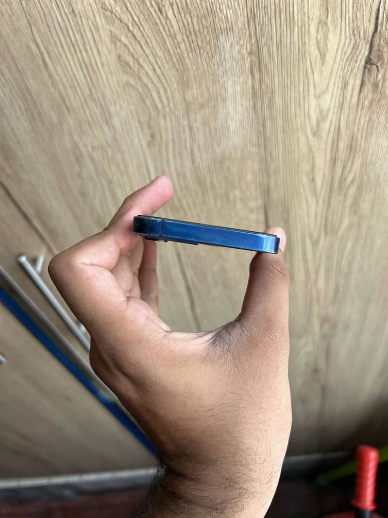 Apple iPhone 12 mini 1