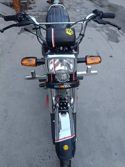 Honda 70 cc bike condition A One 5000 km chali ha no repair no flute