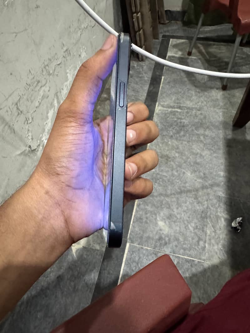 Iphone 13 4