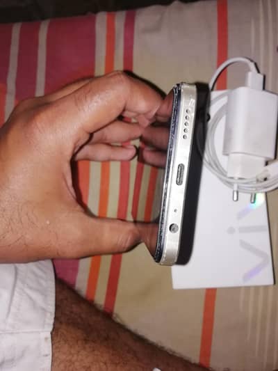 Vivo Y16