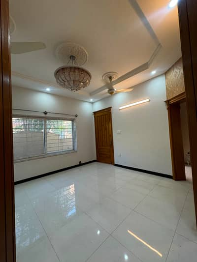 E11 modern ground portion for rent