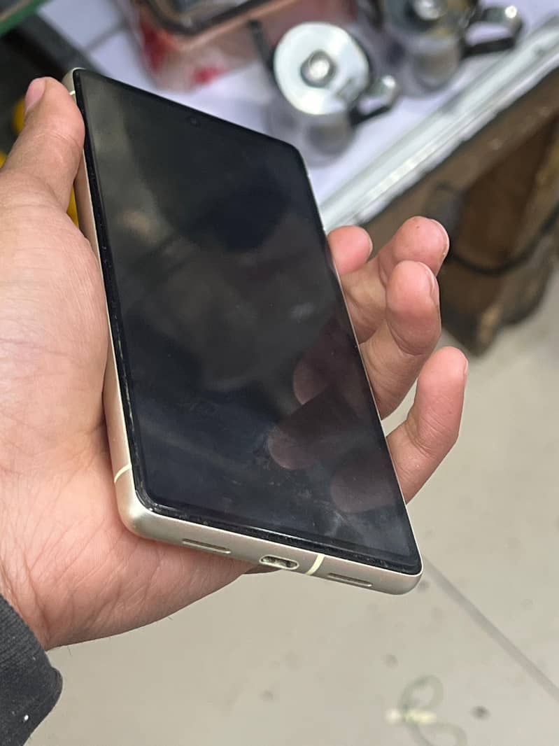 Google Pixel 7 4