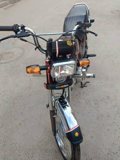 Honda 70 cc bike condition A One 5000 km chali ha no repair no flute