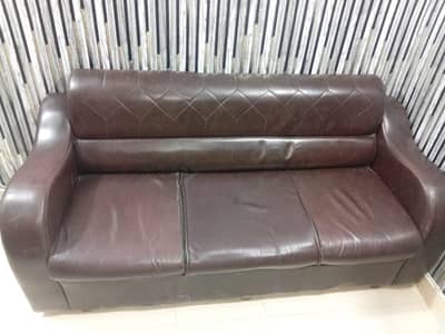 3 seater sofa use for 2year all ok just stitching faid