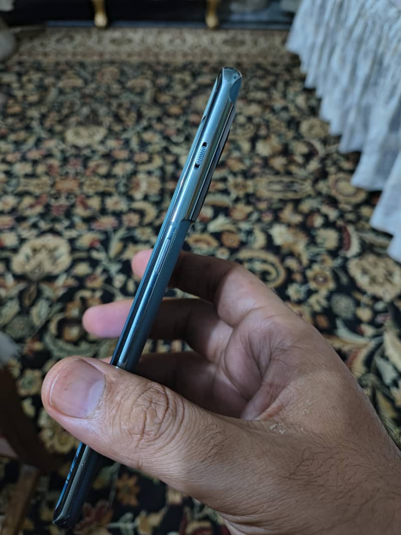 One Plus 10 Pro 4