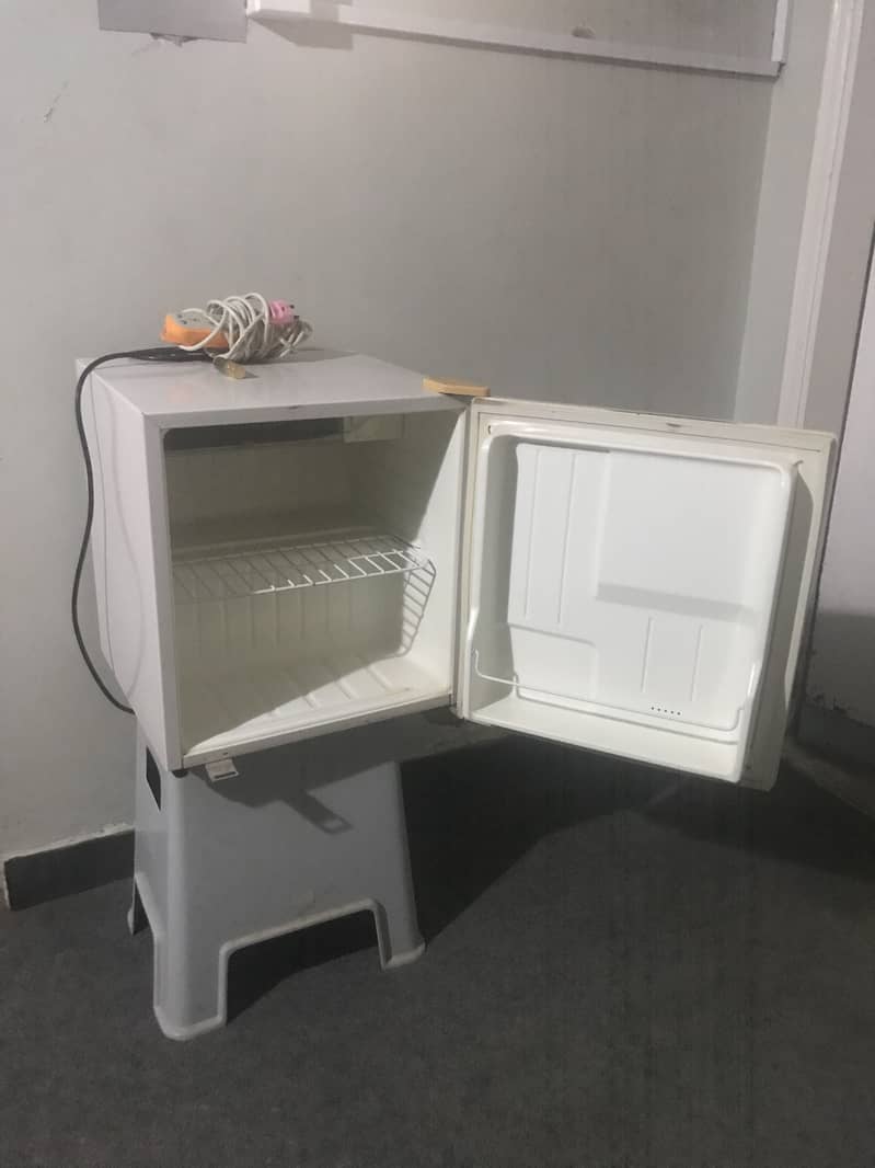 Samsung bed roam size fridge Urgent Sale . - Mini - 1117173863