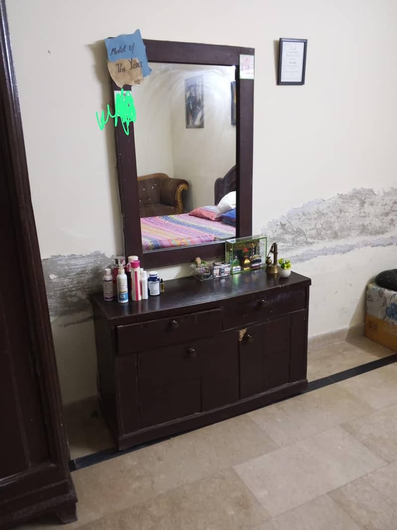 bad sid table dressing center table 2