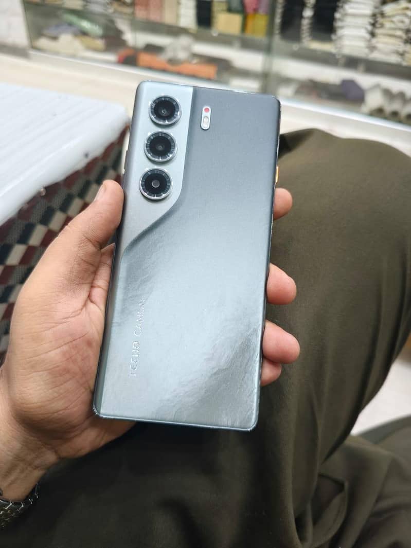 Tecno CAMON 40 Pro 4