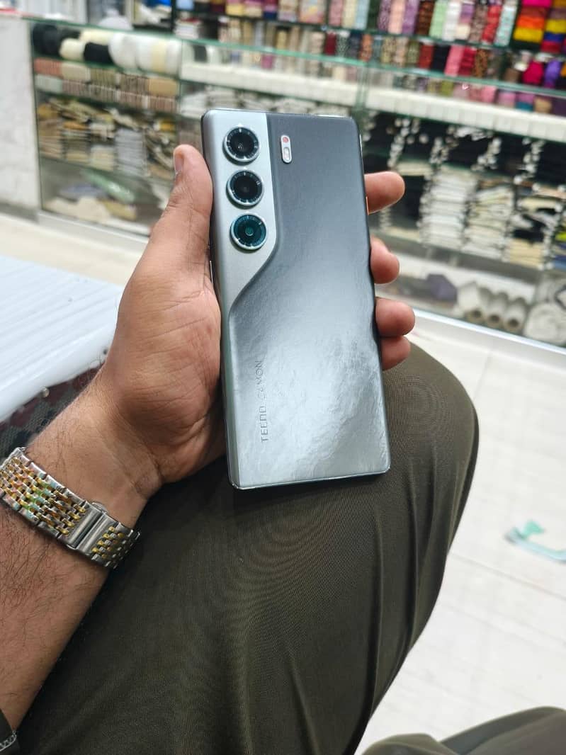 Tecno CAMON 40 Pro 6