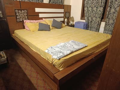 Bed almari side tables and dressing table