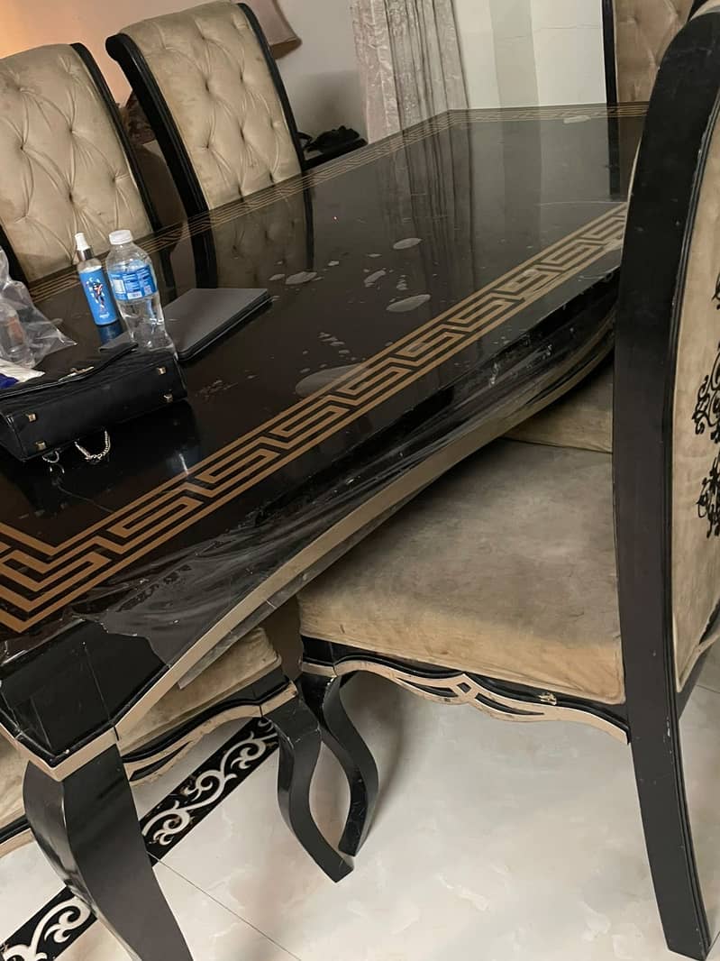 Dining Table 0