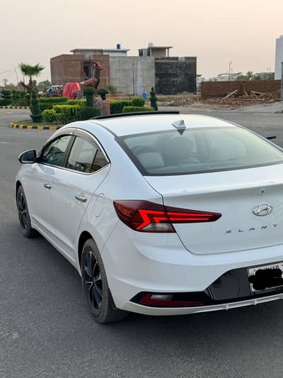 Hyundai Elantra 2022