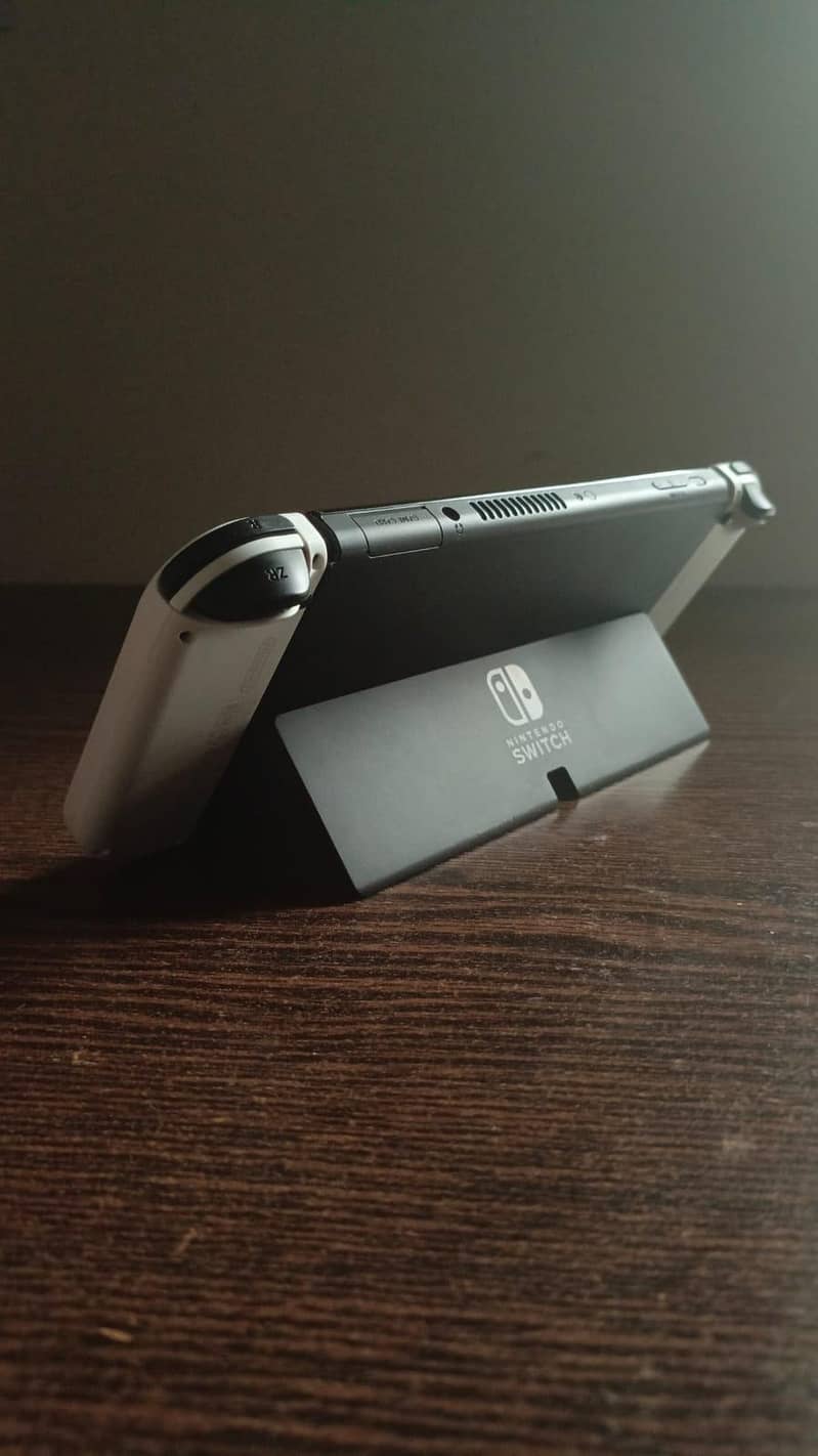 Nintendo Switch OLED 1