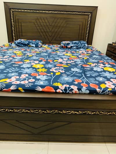 King size bed in very good condition