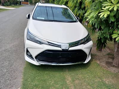 Toyota Corolla Altis grandia white with black