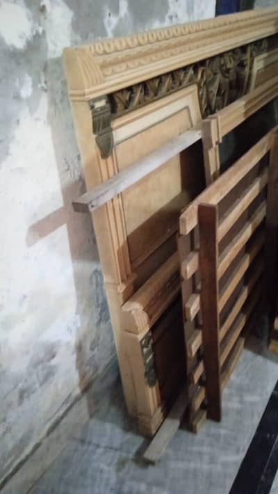 bed & said table multi room +singar mirror