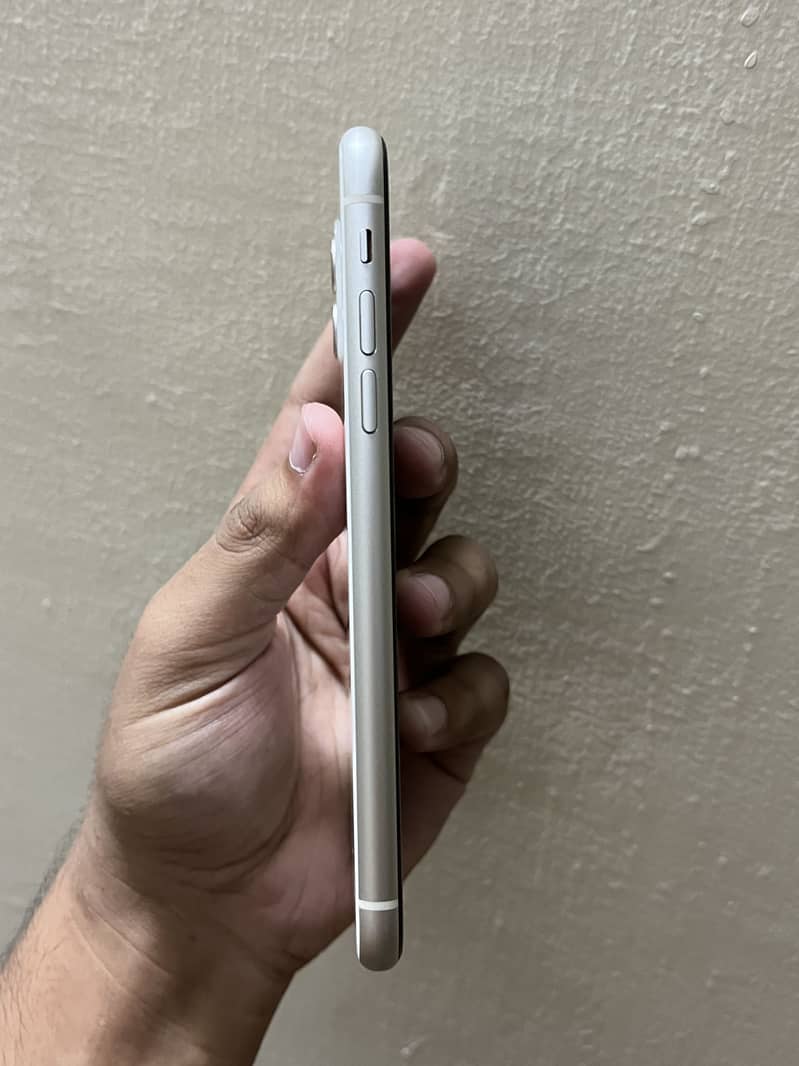 iPhone 11 2