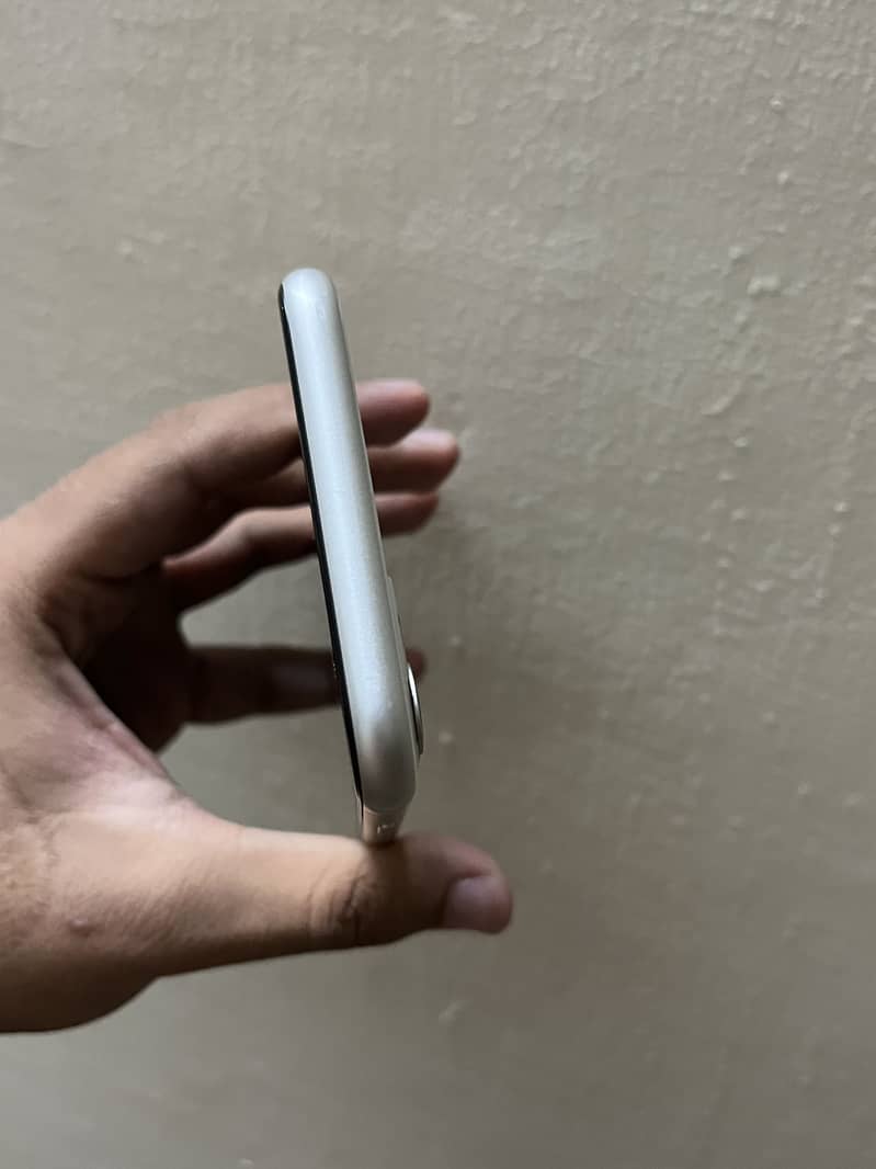 iPhone 11 3