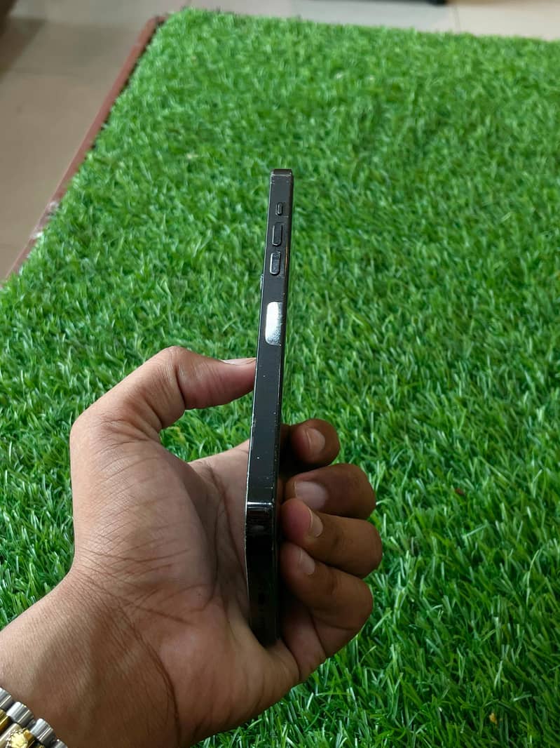 iPhone 14 Pro Max 2