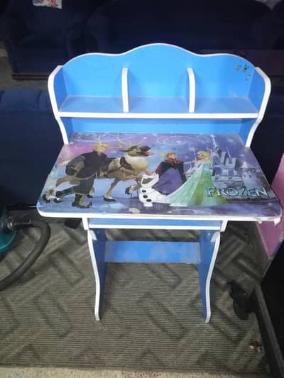 kida table and chair