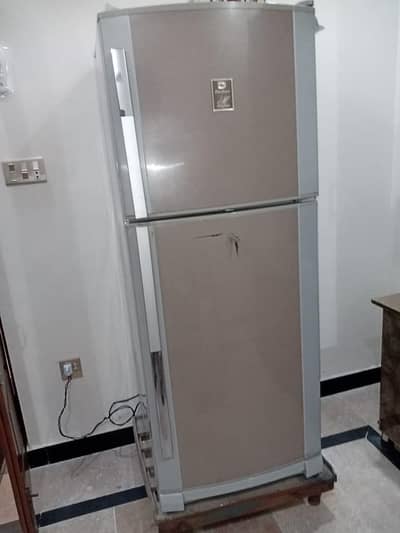 dawlance  fridge medium size