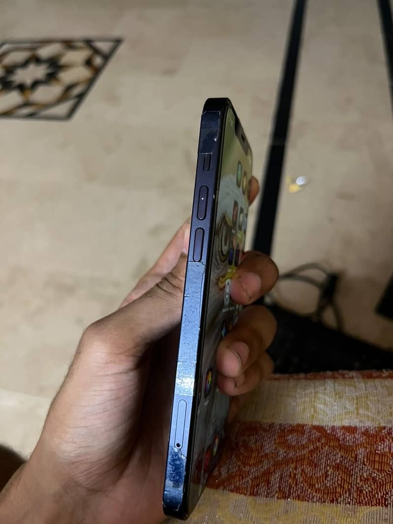 Apple iPhone 12 6