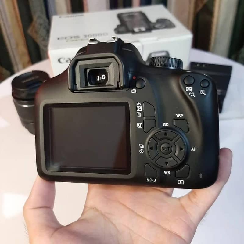 CANON EOS 3000D 1
