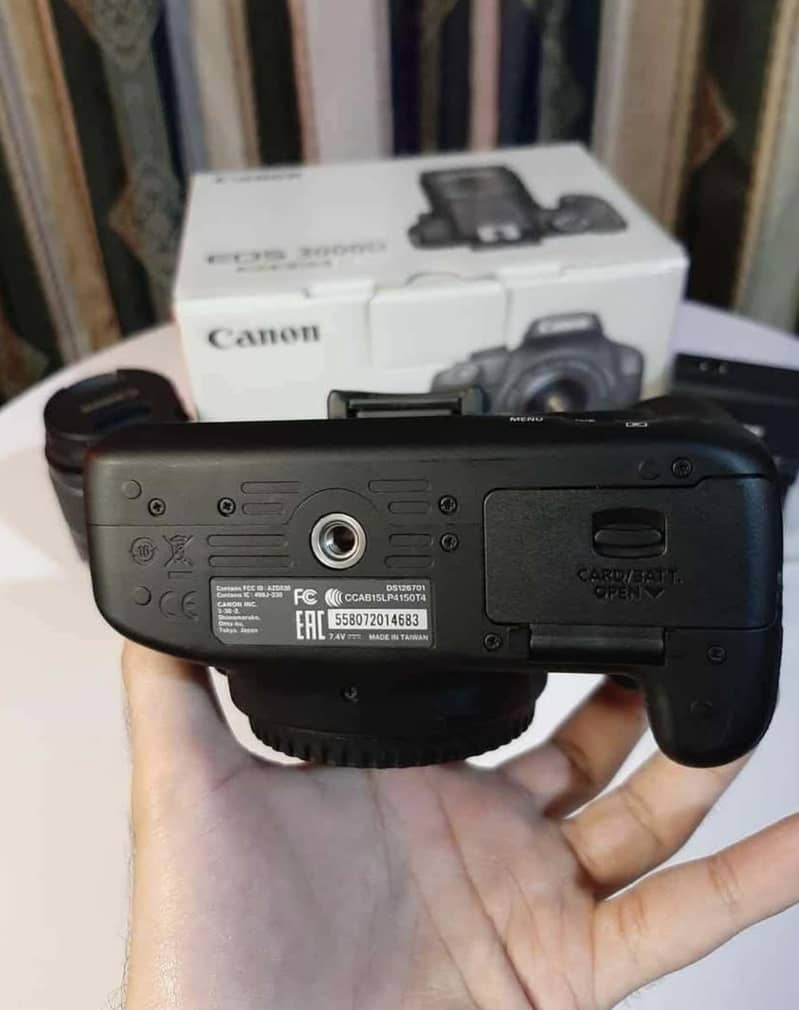CANON EOS 3000D 4