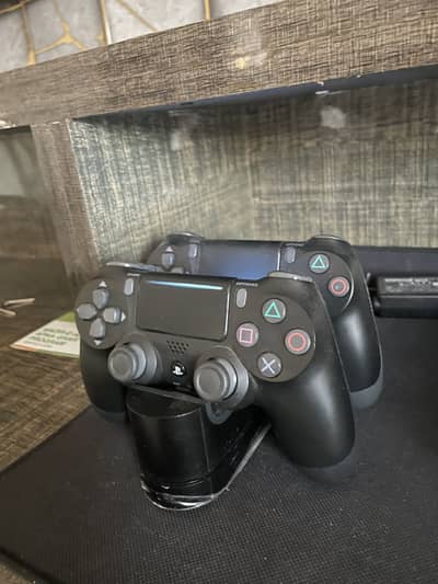 PS4 slim 500gb new condition only slightly used