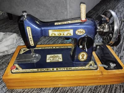 Sewing Machine Brand new condition (Super Asia)