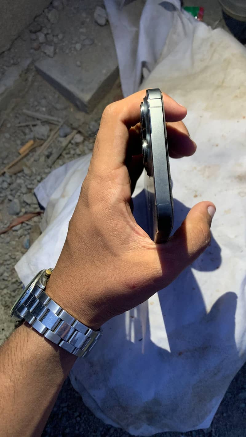 Apple iPhone 13 Pro Max 2