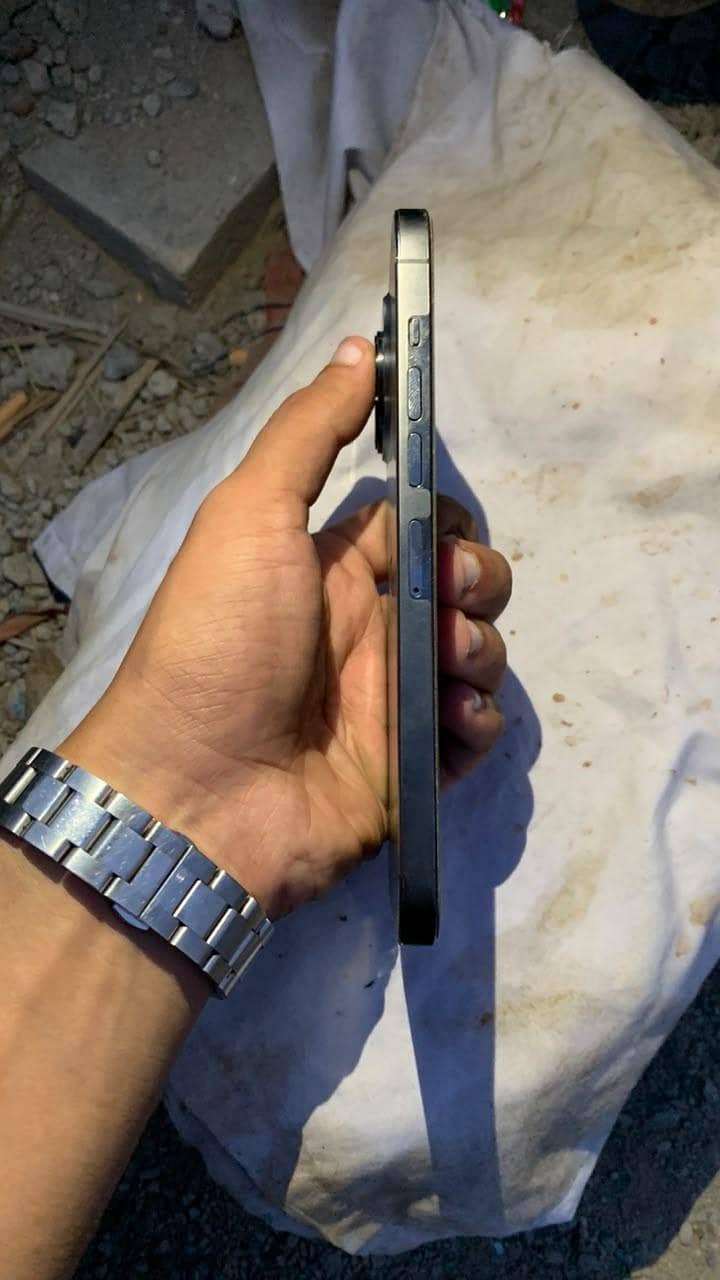 Apple iPhone 13 Pro Max 4