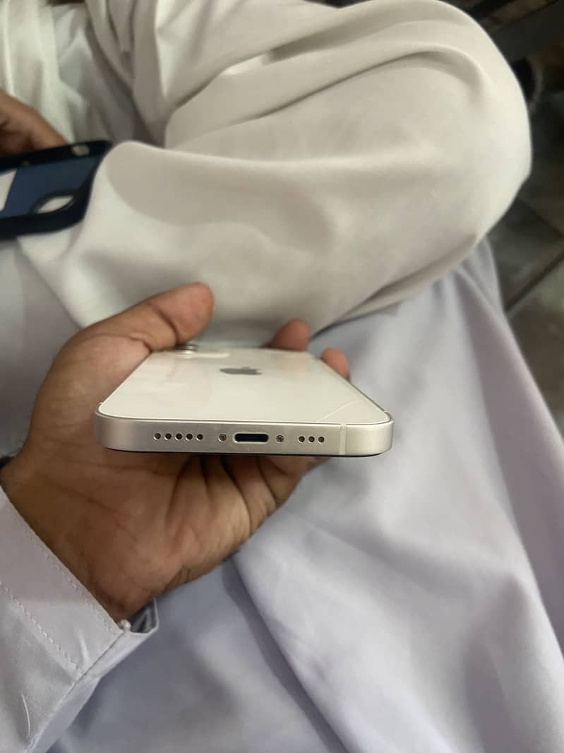 Apple iPhone 12 4