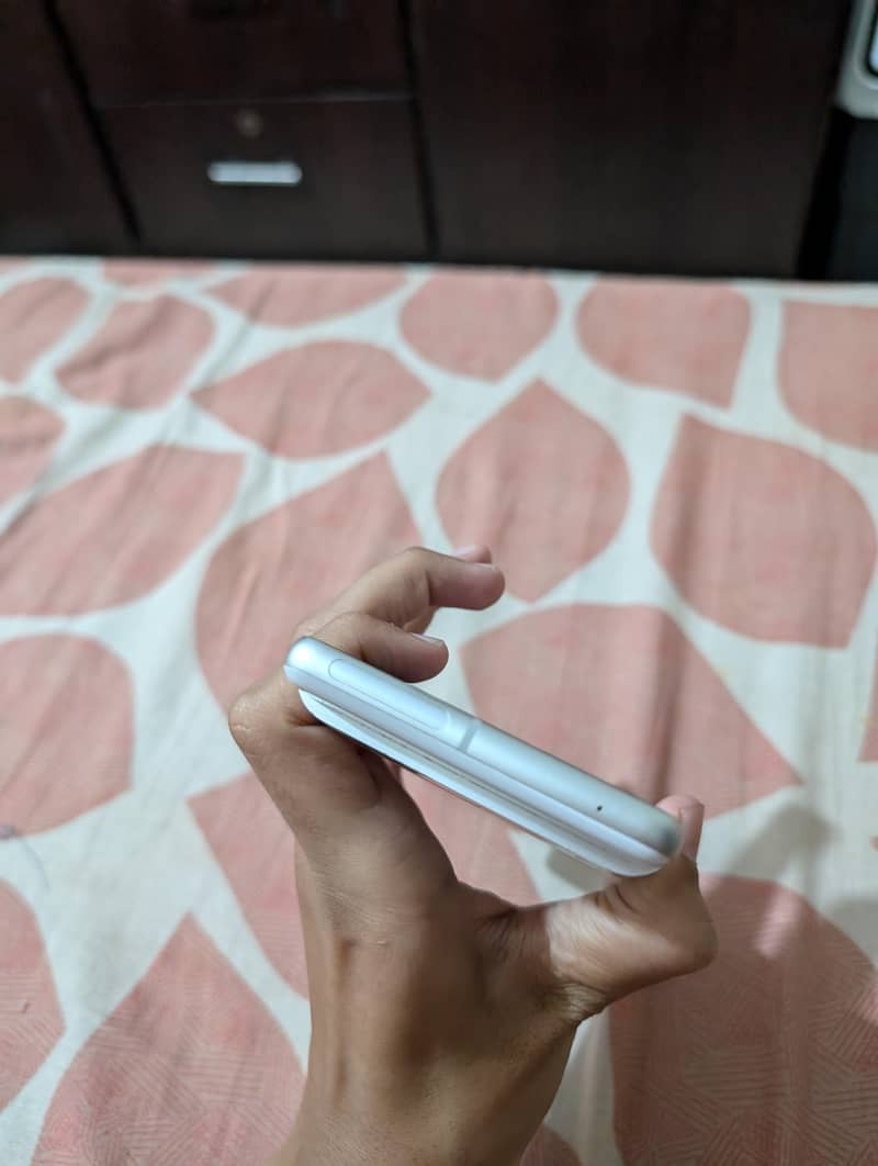 Google Pixel 7 4