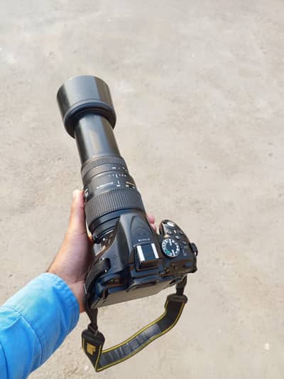 Nikon D5200 for urgent sale
