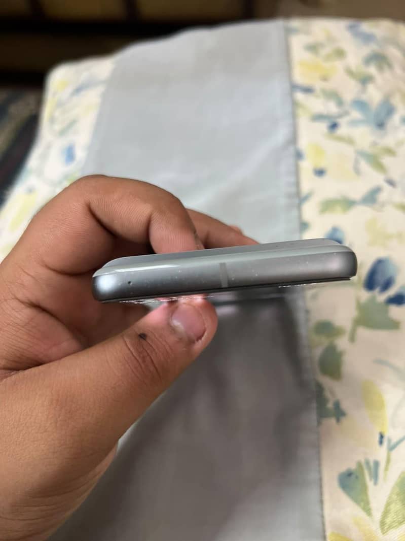 Google Pixel 8 4