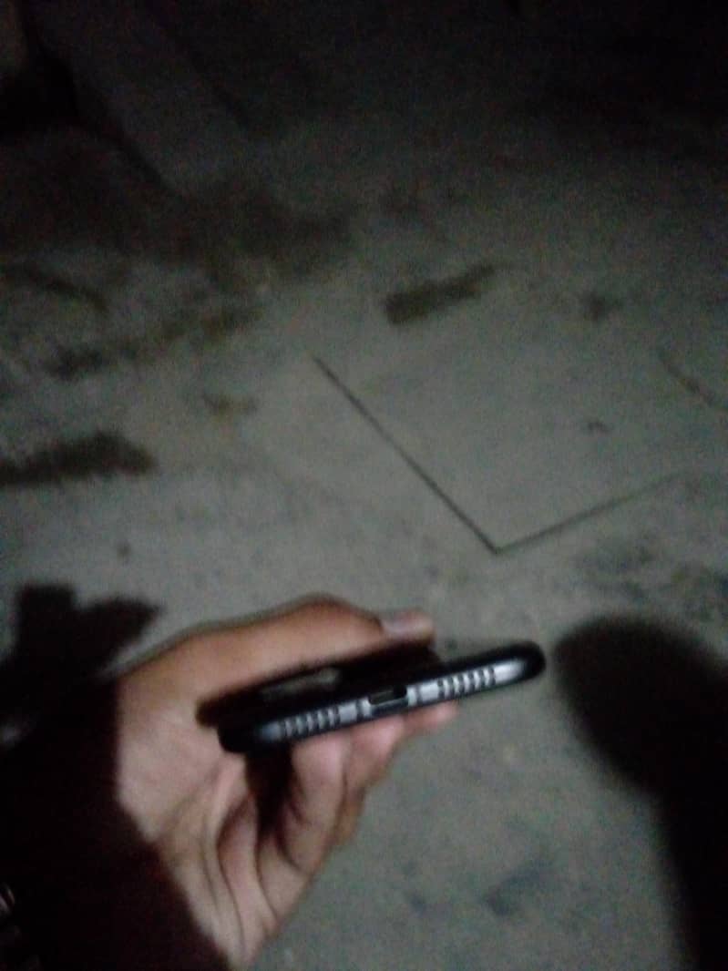 Apple iPhone 11 4
