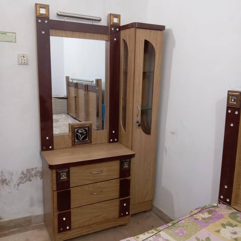 dreesing table 0