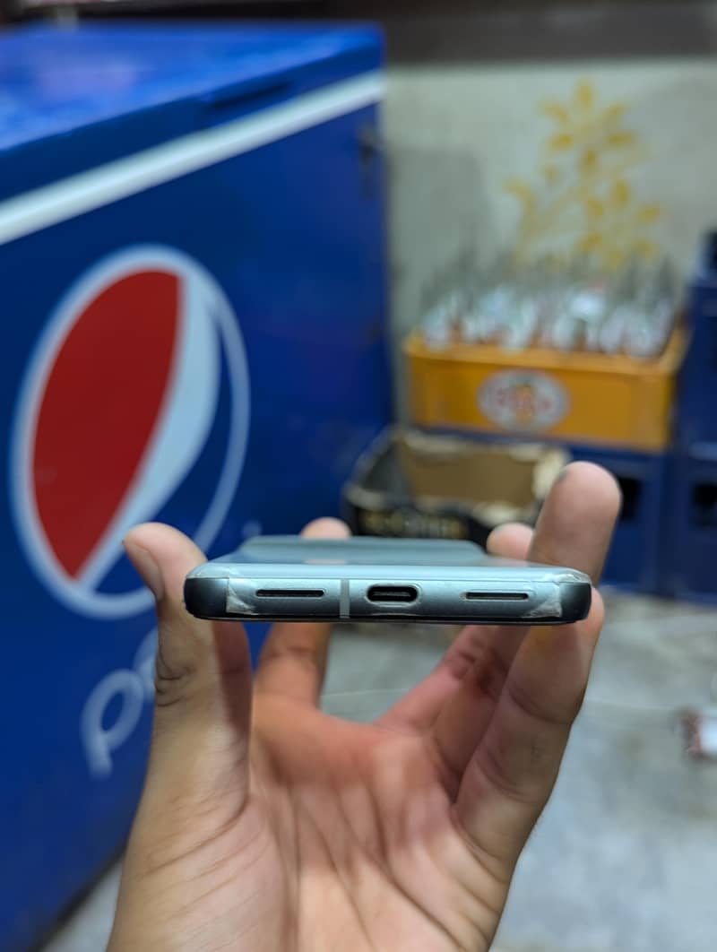 Google Pixel 8 4