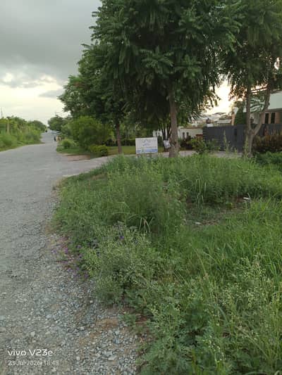 2 kanal plot for sale in F-15/1 service road