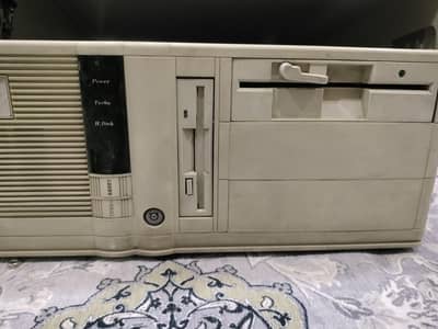 Vintage Old Computer PC _Compute