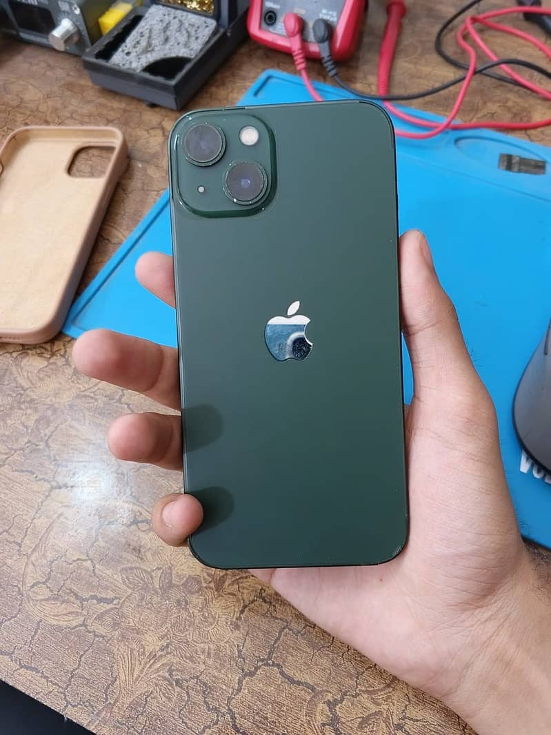 Apple iPhone 13 0