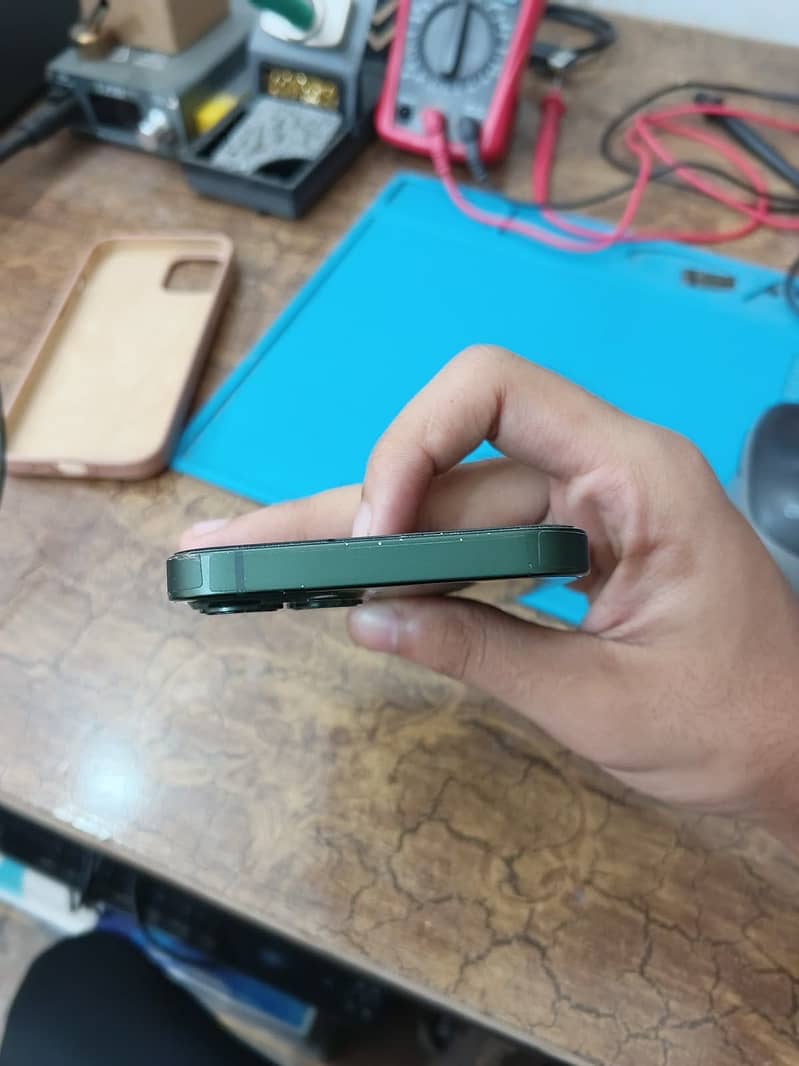 Apple iPhone 13 1